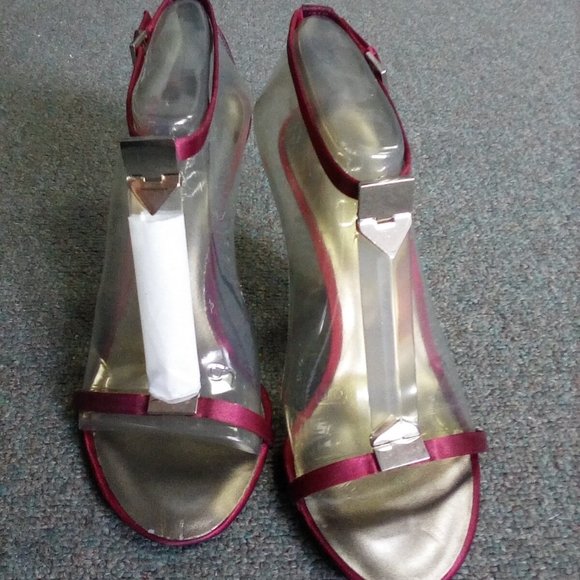 Red velvet heels - Picture 2 of 4